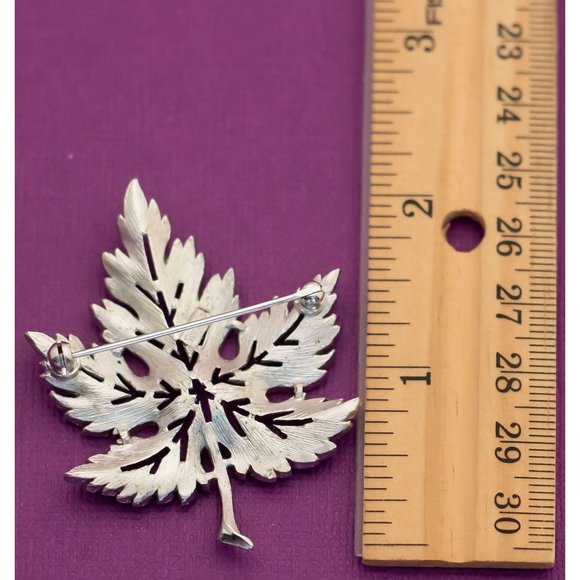 Crown Trifari Vintage Maple Leaf Brooch - Q21 - Picture 2 of 2
